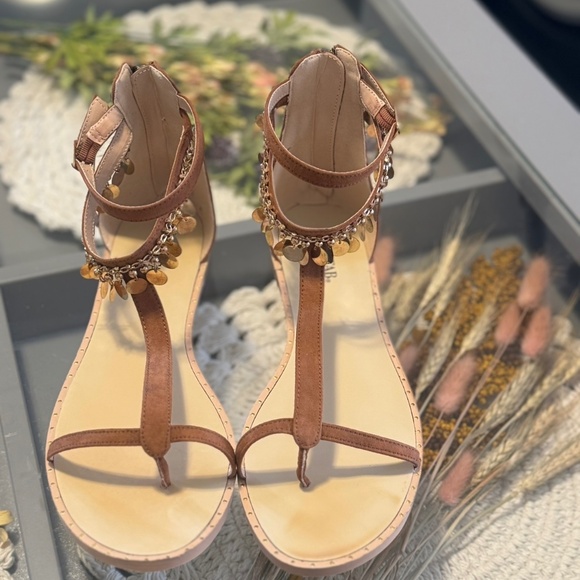 Sandals with charms - Picture 2 of 4